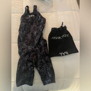 TYR Avictor kneeskin fastskin size 27 tech suit